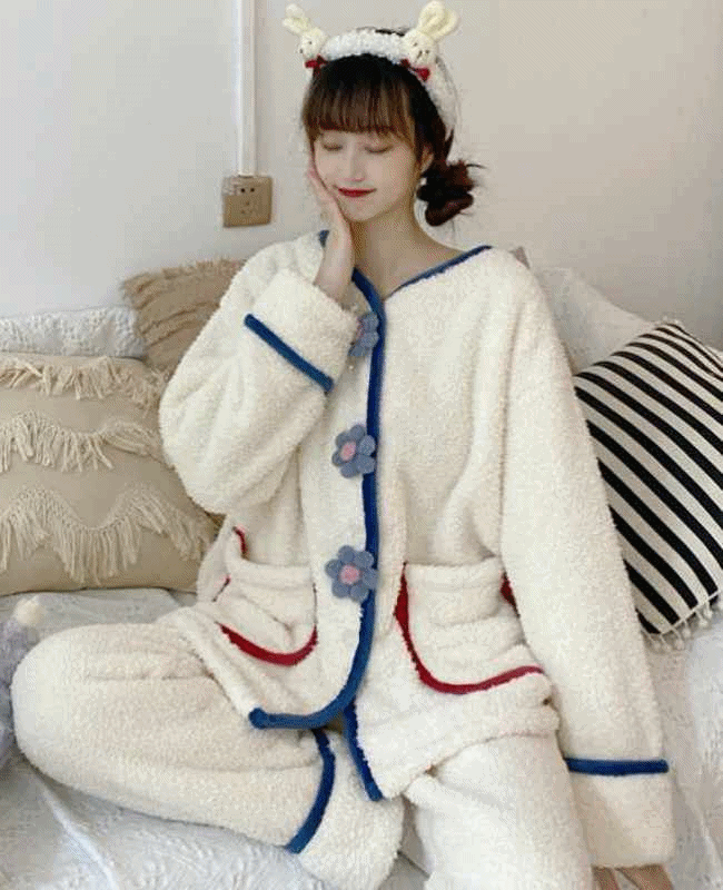 [귀여운잠옷/수면극세사파자마]라운드넥 꽃버튼 라인배색 양털파자마세트 수면잠옷세트